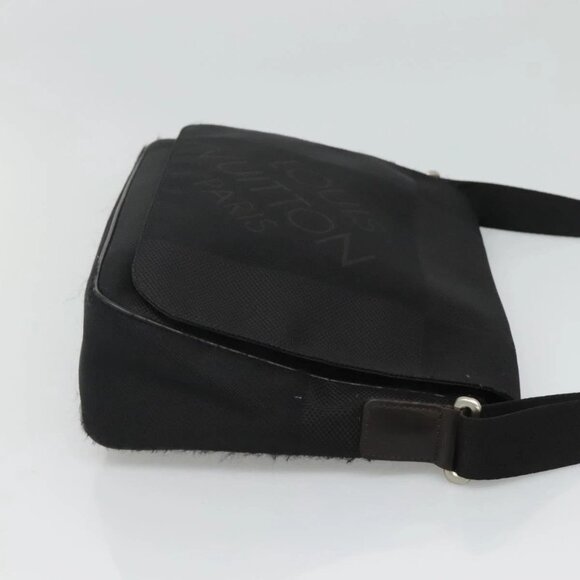 LOUIS VUITTON Damier Geant Messager NM Shoulder Bag Noir - Picture 8 of 16